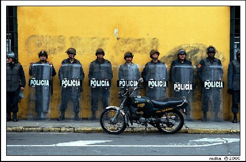 [policia.jpg]