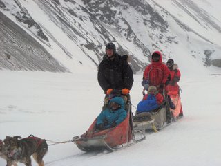 [HelenHancken12dogs3sleds.jpg]