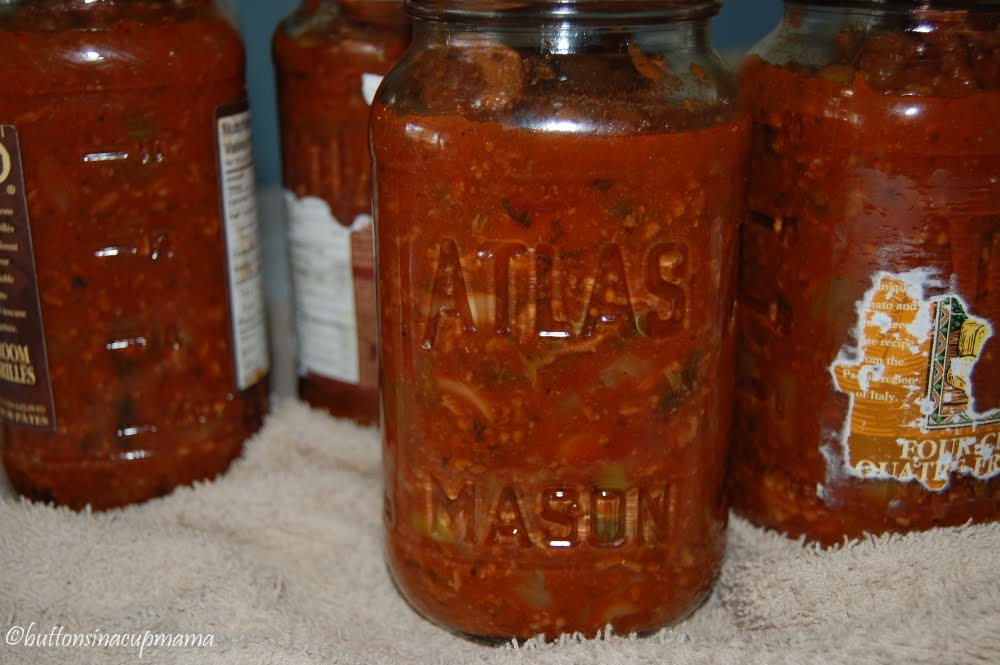 Buttons in a cup mama Pots Mason au four