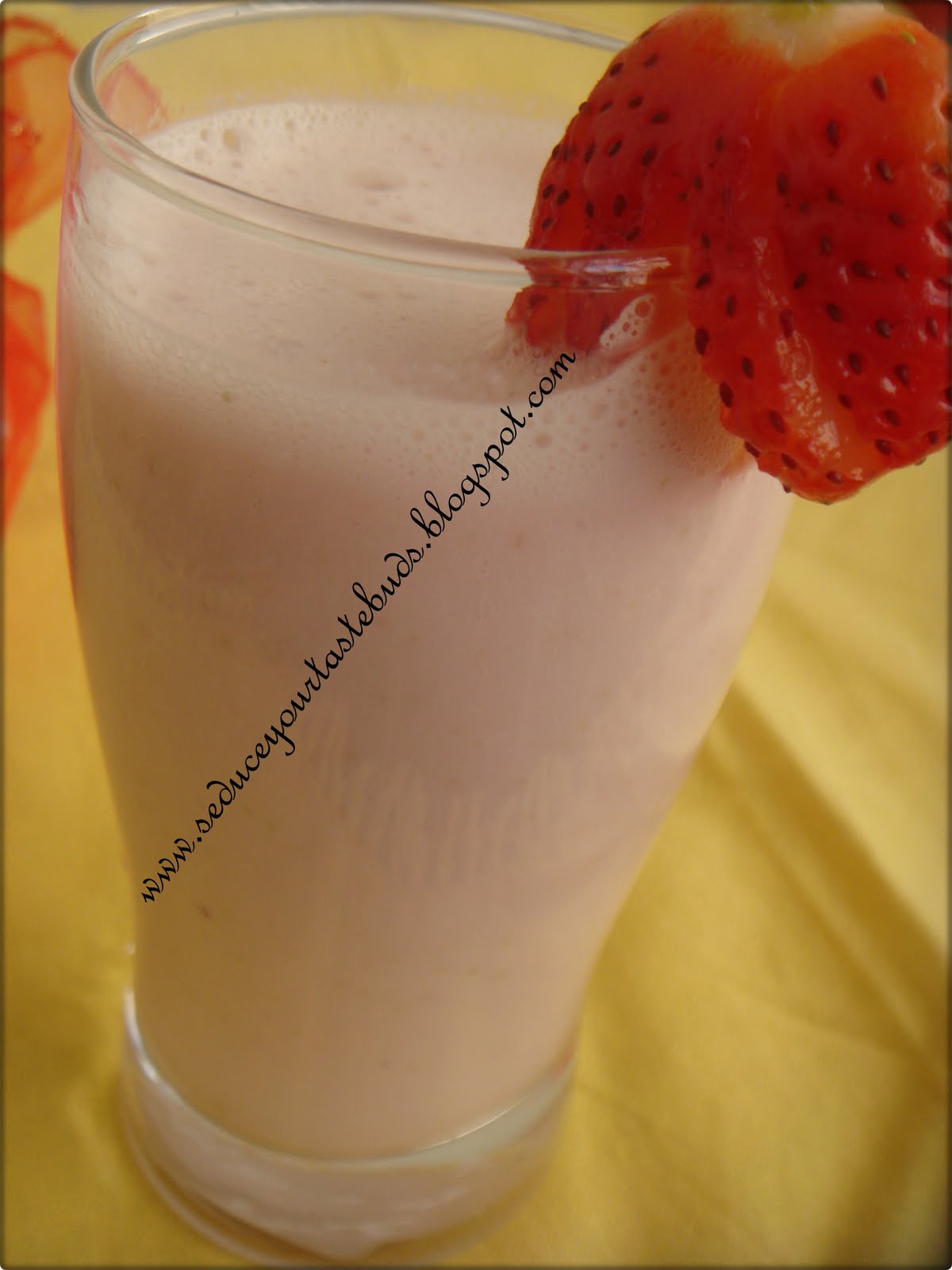 [strawberry+tofu+smoothie1.JPG]
