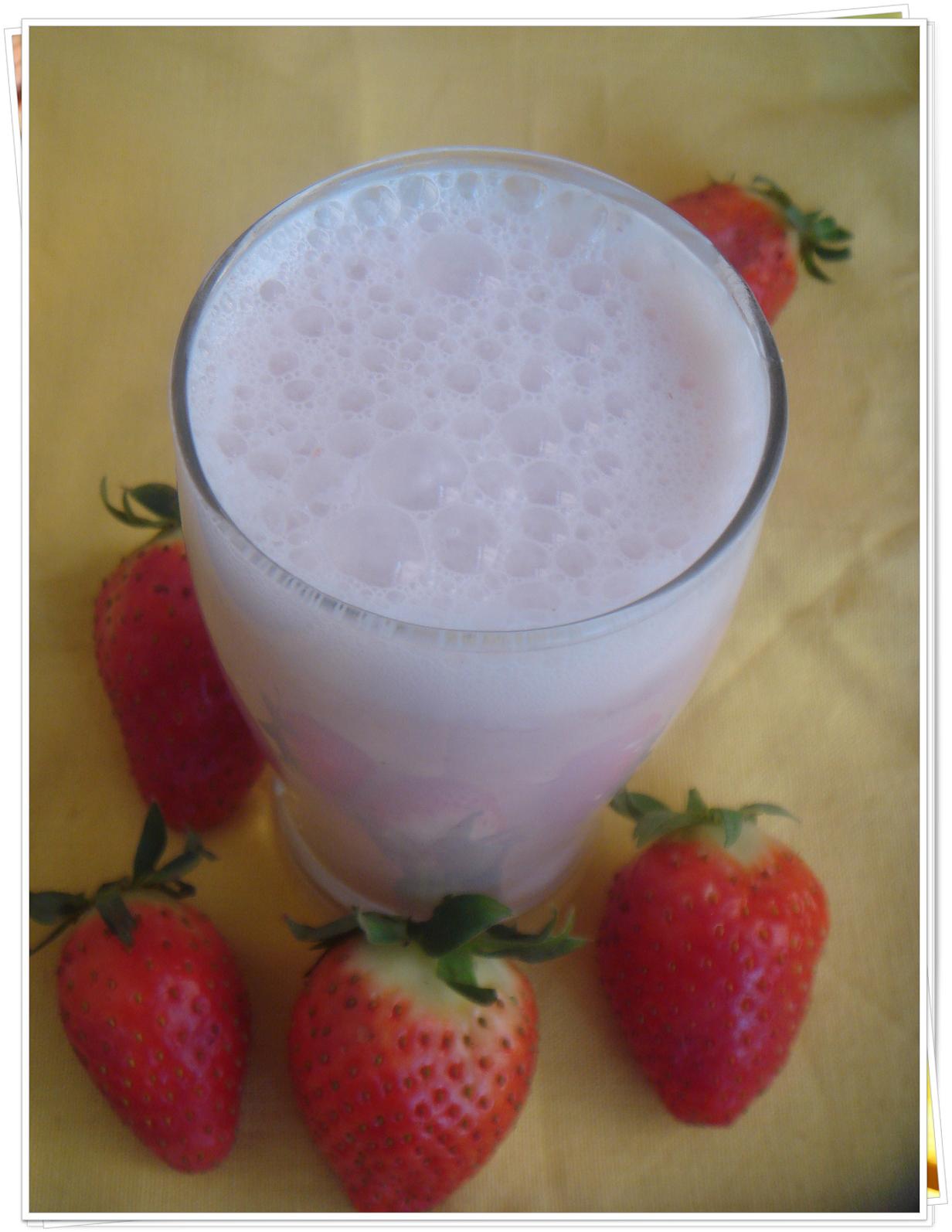 [strawbry+lassi+2.JPG]