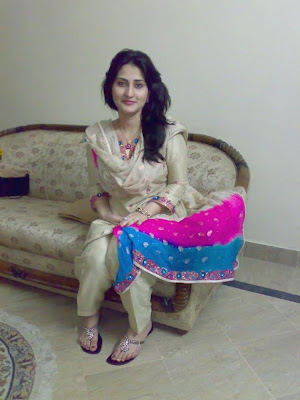 Pakistani Indian Home Girl - Click to see in full size