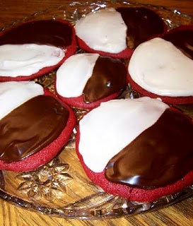 [redvelvetblackwhitecookies]