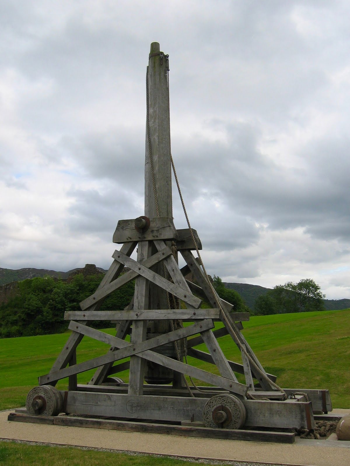[Trebuchet_urquhart.jpg]