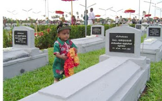 http://4.bp.blogspot.com/_PRWPmcFXhZY/SShbK6Aer2I/AAAAAAAAA8o/PQ0WtnXVxvM/s320/Maveerar%2520006.jpg
