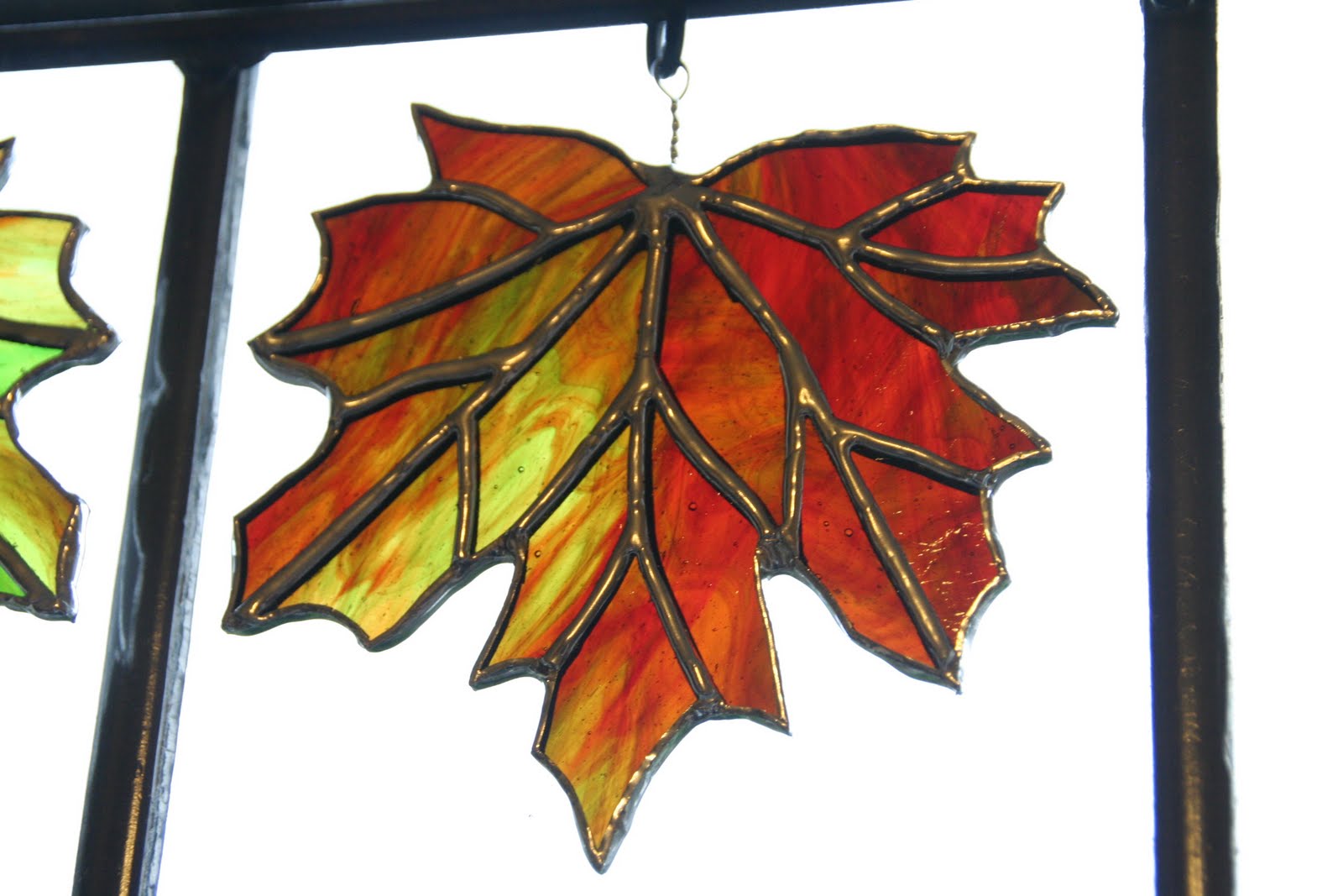 Chiaki's work Stained Glass LeafAutumn red 1