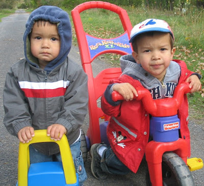 Oct-2008 Red Trike and Blue Car