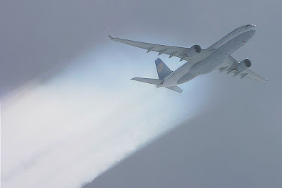 http://4.bp.blogspot.com/_PZnvgQoWvQw/SHUi2AnQAcI/AAAAAAAAA5I/58HxnAZZ3MY/s400/lufthansa%2Btragflaechensprueher-pic069.jpg