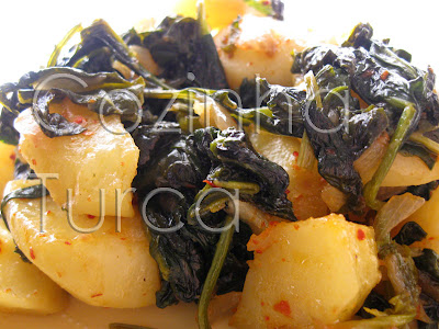 Espinafres com Batatas (Patatesli Ispanak)