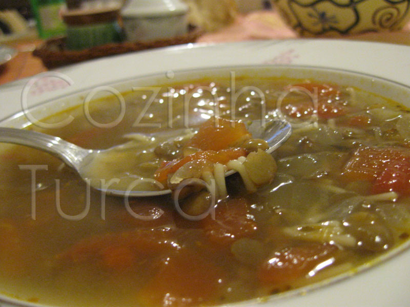 Sopa de Tomate e Lentilhas Verdes (Mercimekli Domates Çorbası)