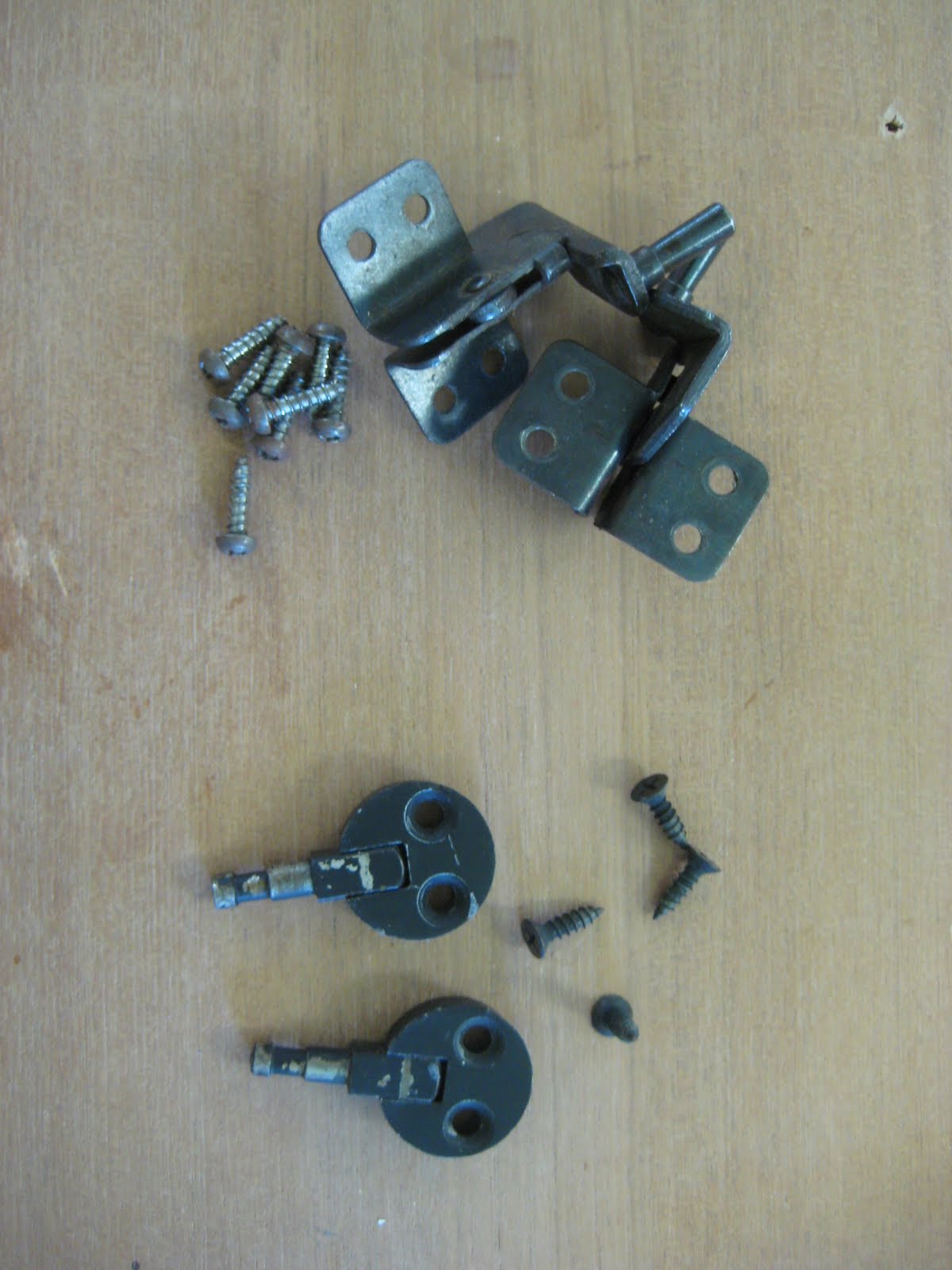 Hi, It's Terri: Sewing Machine Cabinet for my Singer 185J