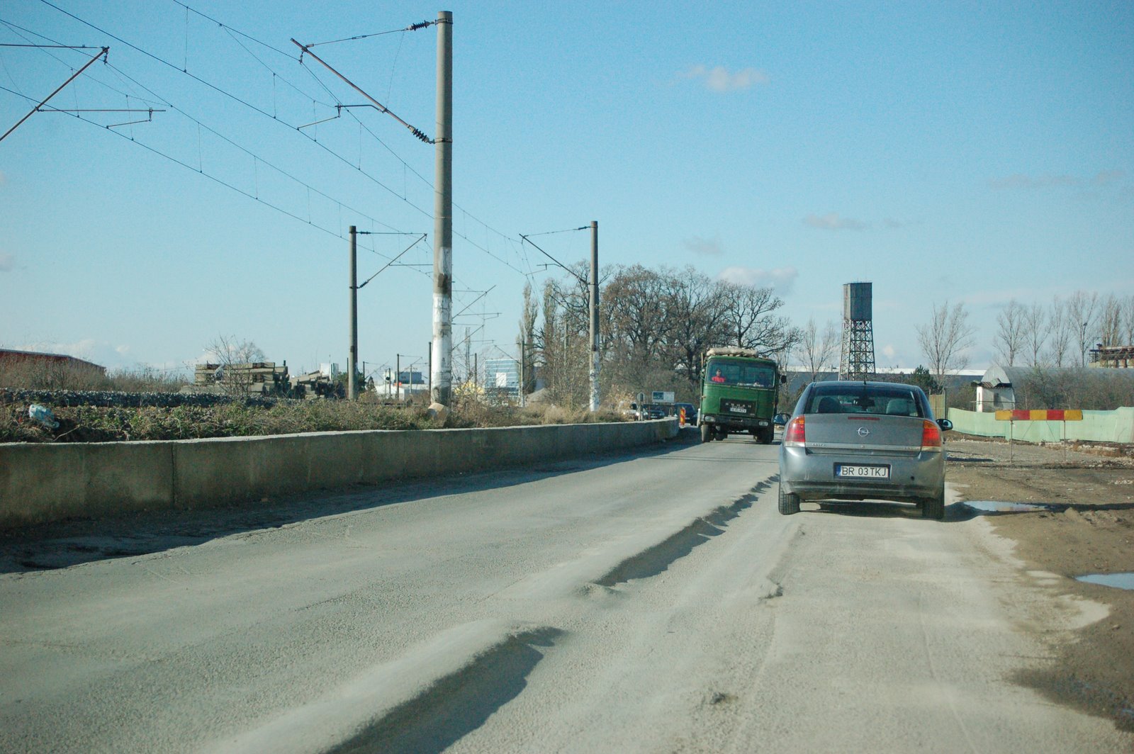 [Sur+la+route+(102)+-+Tunari.JPG]
