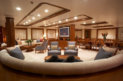 luxury yacht rent