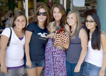 [miley-cyrus-1-puppy.jpg]