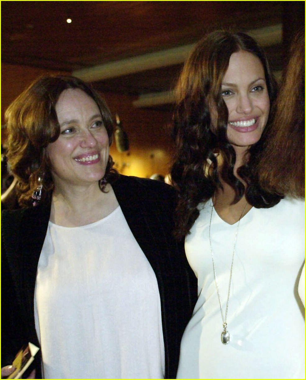 angelina-jolie-mother-01.jpg