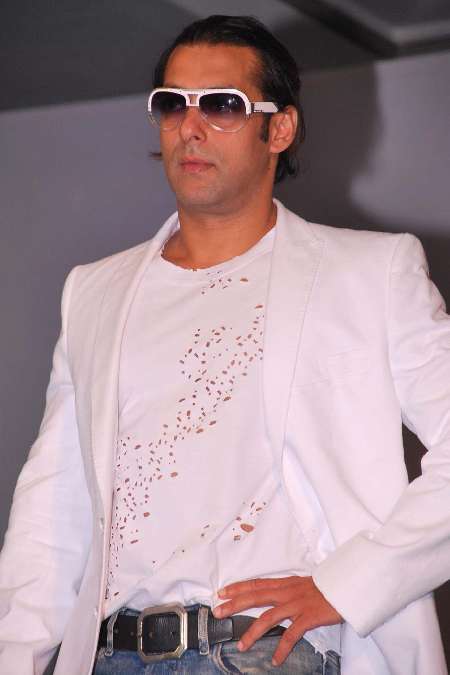Entertainment News: Salman Khan open to host Dus Ka Dum TV show again