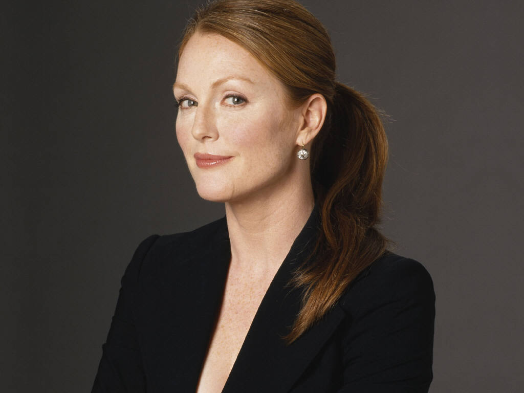 http://4.bp.blogspot.com/_PlRJw1yOjhA/TNGCyLt47wI/AAAAAAAABAY/8X8pQAWKtTE/s1600/Julianne-Moore-4.jpg