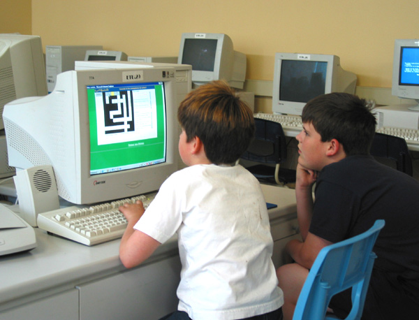 [kids_computer_large.jpg]