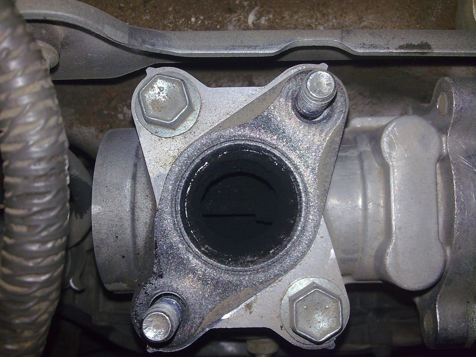 Aicanduit Anulación de la válvula EGR en un TOYOTA RAV4 D4D (Disabling EGR valve in Toyota RAV4