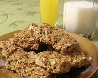 Oatmeal bars with bacon and cheddar cheese: breakfast delicious!