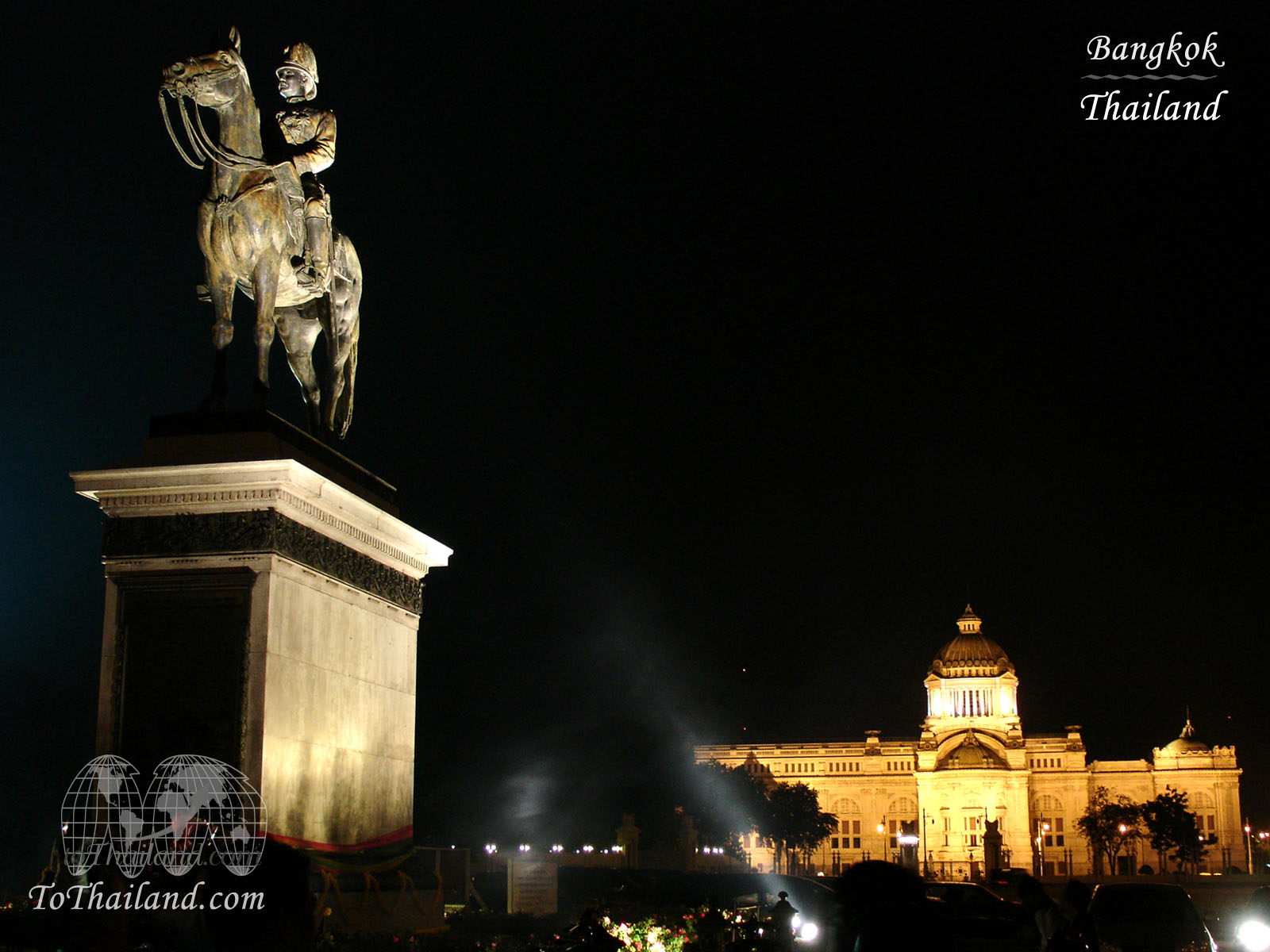 [King+chulalongkorn+statue.jpg]
