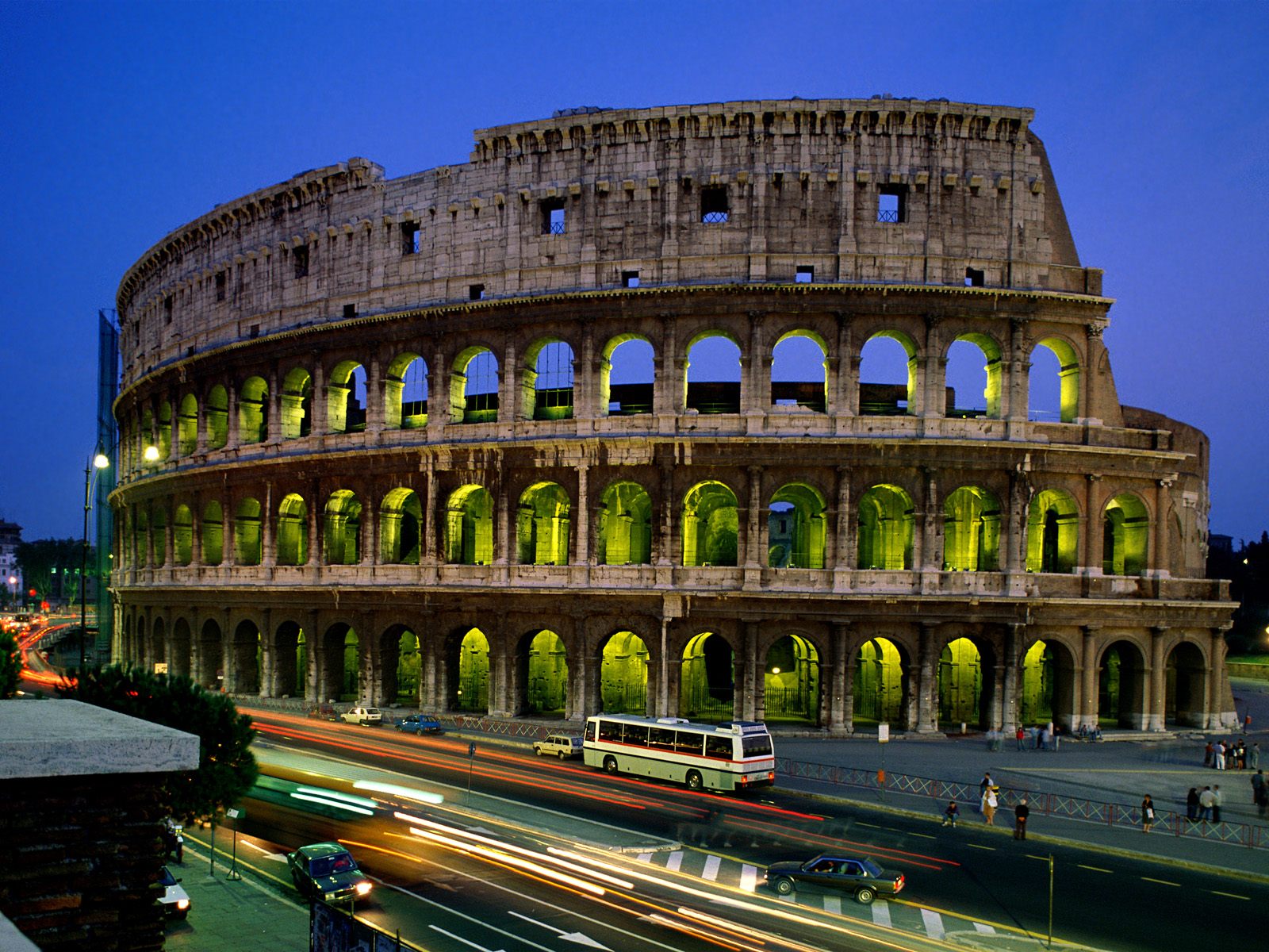 http://4.bp.blogspot.com/_Q2AG-fj5Wbc/TT0bEm5KudI/AAAAAAAAAHU/87qeip5VX6g/s1600/Coliseum_Rome_Italy.jpg