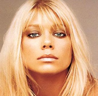 PETA WILSON: HERMOSA MUJER PARA CASARSE