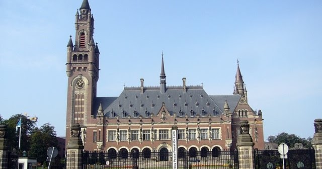 En el Tren de La Vida: Palacio de La Paz (La Haya) - Tribunal de La