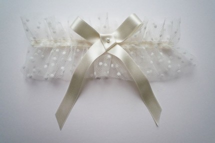 [innocence+garter.jpg]