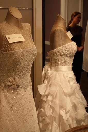 [Monique+lhuillier+Platnium+Wedding+Dress+(4).JPG]