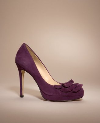 [ann+taylor+ruffle+pump.jpg]