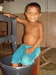 Adriano in een voetenbad