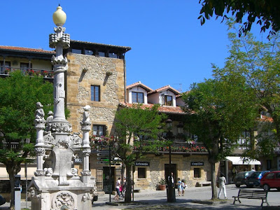 Modernist white fountain in Comillas Modernist white fountain in Comillas