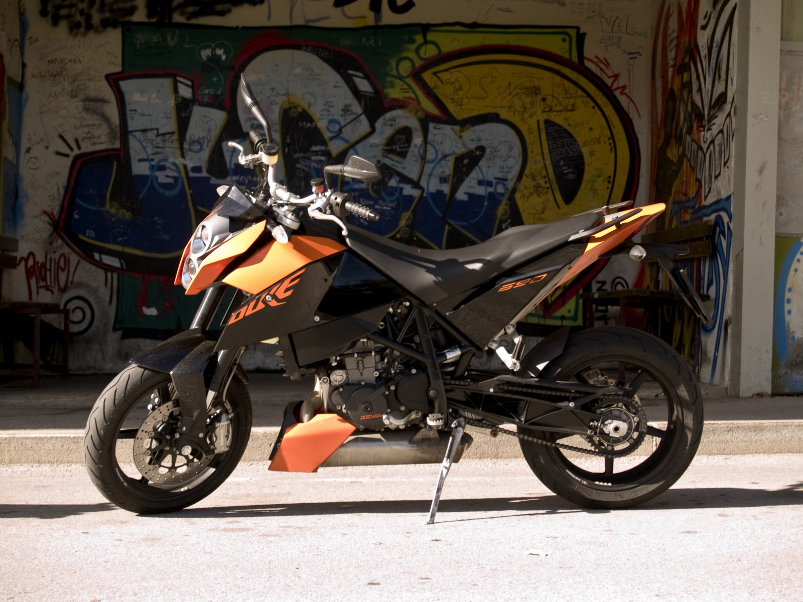 http://4.bp.blogspot.com/_QEKFOK_r_p4/TUAqIqPUxvI/AAAAAAAABQE/Cg-uWN7yXI4/s1600/Ktm-690-duke-%28duke3%29-lc4-2008%20motorcycle%20motormodi-blogspot-com.jpg