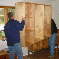 Bram + Jim set the shelves on their base