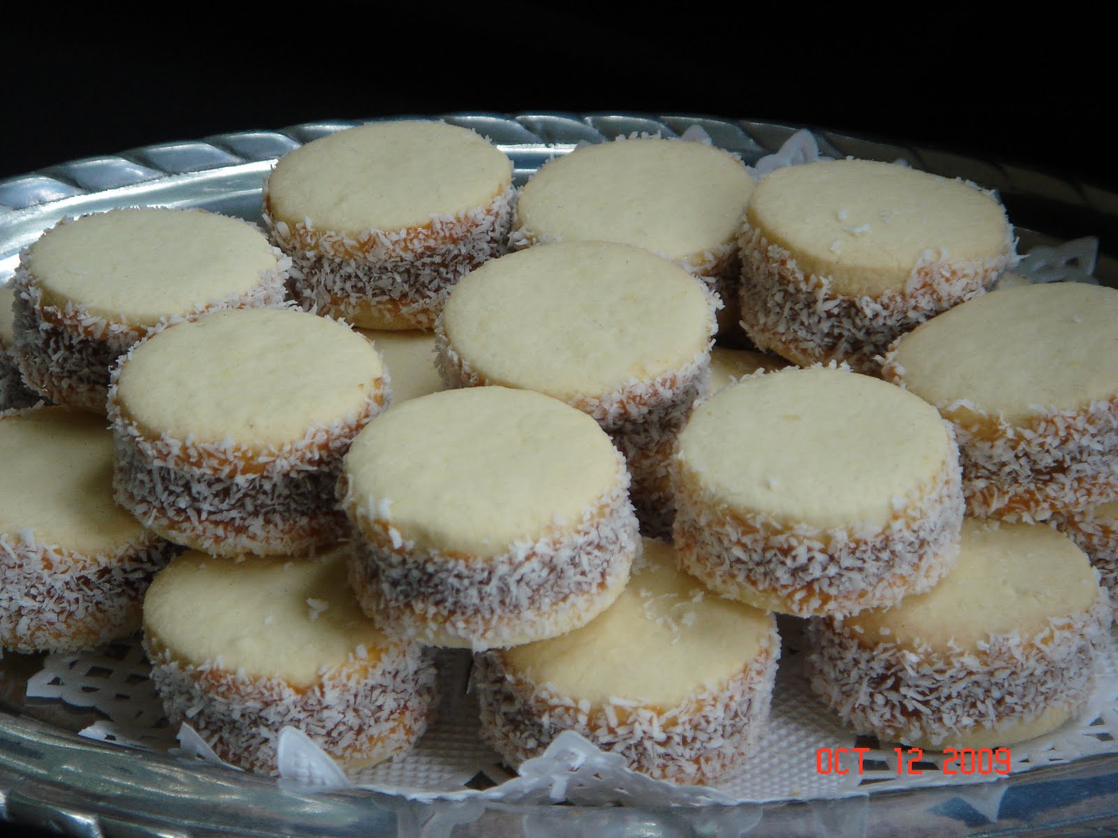 [alfajores.JPG]