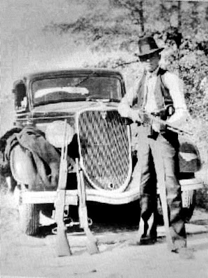 Bonnie Parker & Clyde Barrow. Su relación con FORD Clyde+Barrow+(007)