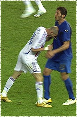 زيــدان ومــاتيراتزي يتصالحــان ... Zidane+headbutt%282%29