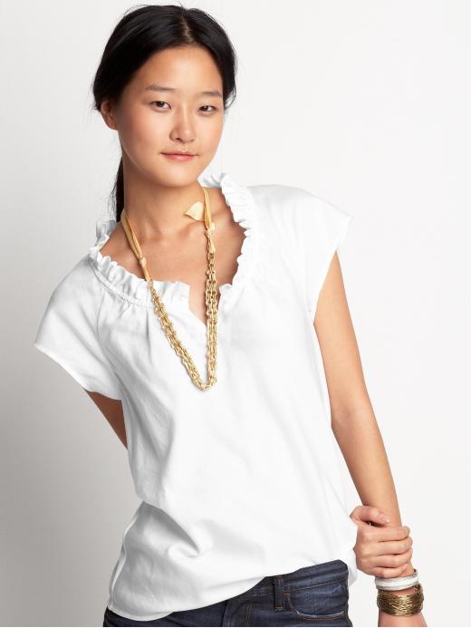 [banana_white_blouse.jpg]