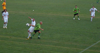 Caras na disputa de bola com Carrega