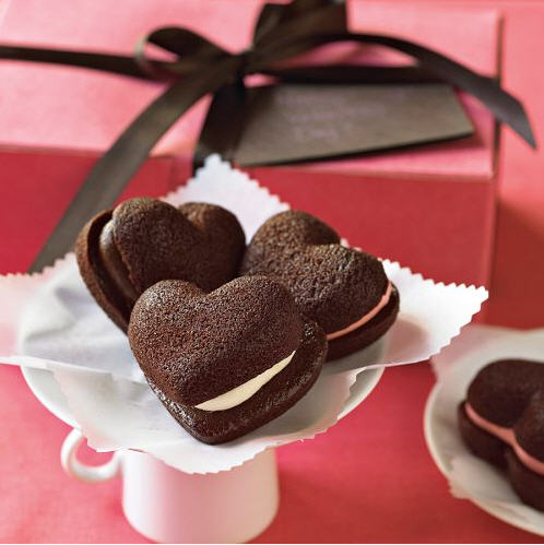 williams_sonoma_heart_shaped_whoopie_pies.jpg