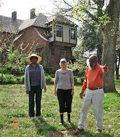 Roy, Pauline & Fernne in front of the house