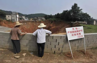 Agujero gigante se traga casa