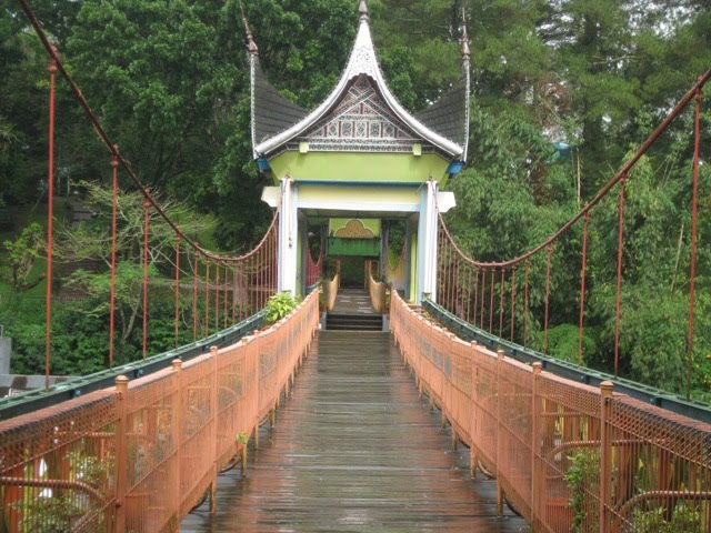 http://4.bp.blogspot.com/_QXjpOGEo-i4/TAJGzHar_DI/AAAAAAAAAIM/QP8ag-AflUA/s1600/jembatan2.JPG
