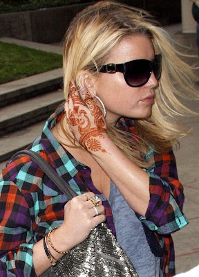 Henna Tattoo Designs on Jessica Simpson Got New Henna Tattoo   Tattoo Designs