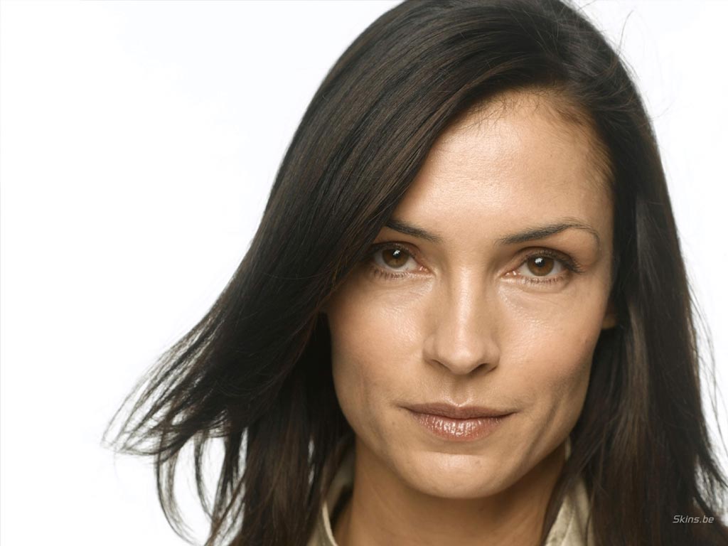 http://4.bp.blogspot.com/_Q_5hA3lBMBI/TJ9MNCqmGEI/AAAAAAAAAI4/a6ucDPD4Upg/s1600/famke-janssen-1024x768-20699.jpg