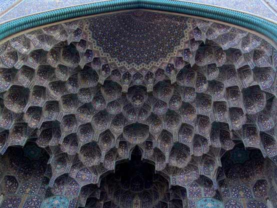 [Iran_mogharnas_Isfahan.jpg]