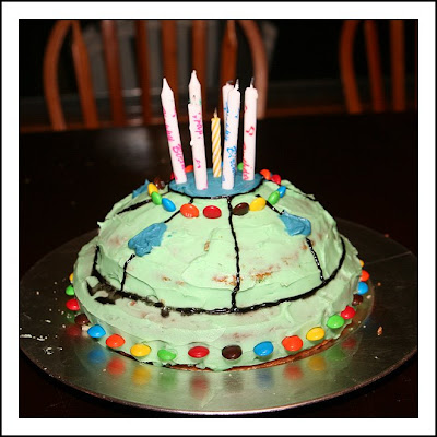 UFO%20cake%201%20web.jpg