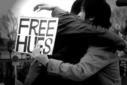 Hug - to kick down all sorts of Difference in complexion