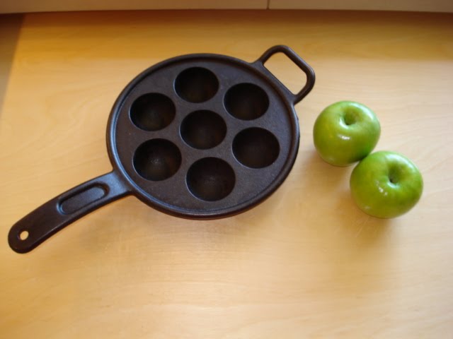 [aebleskiver+pan+002.JPG]